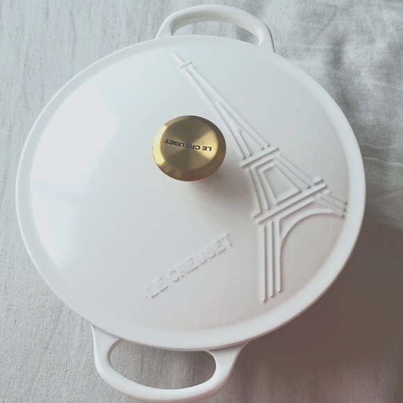 Le Creuset Other - Le Creuset 2.5 Qt Eiffel Tower Casserole Oven in White